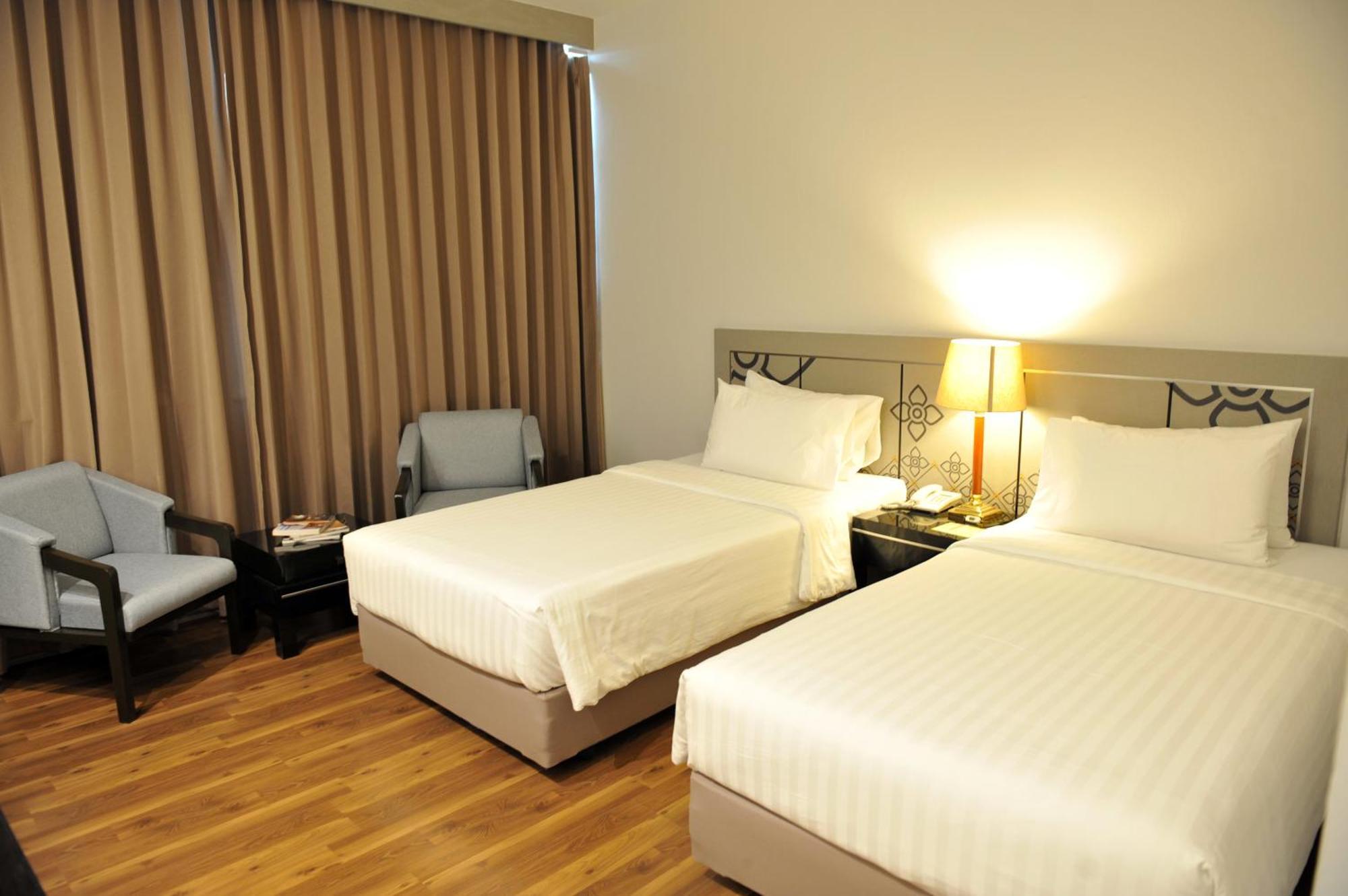 New Season Hotel Hatjaj Kültér fotó