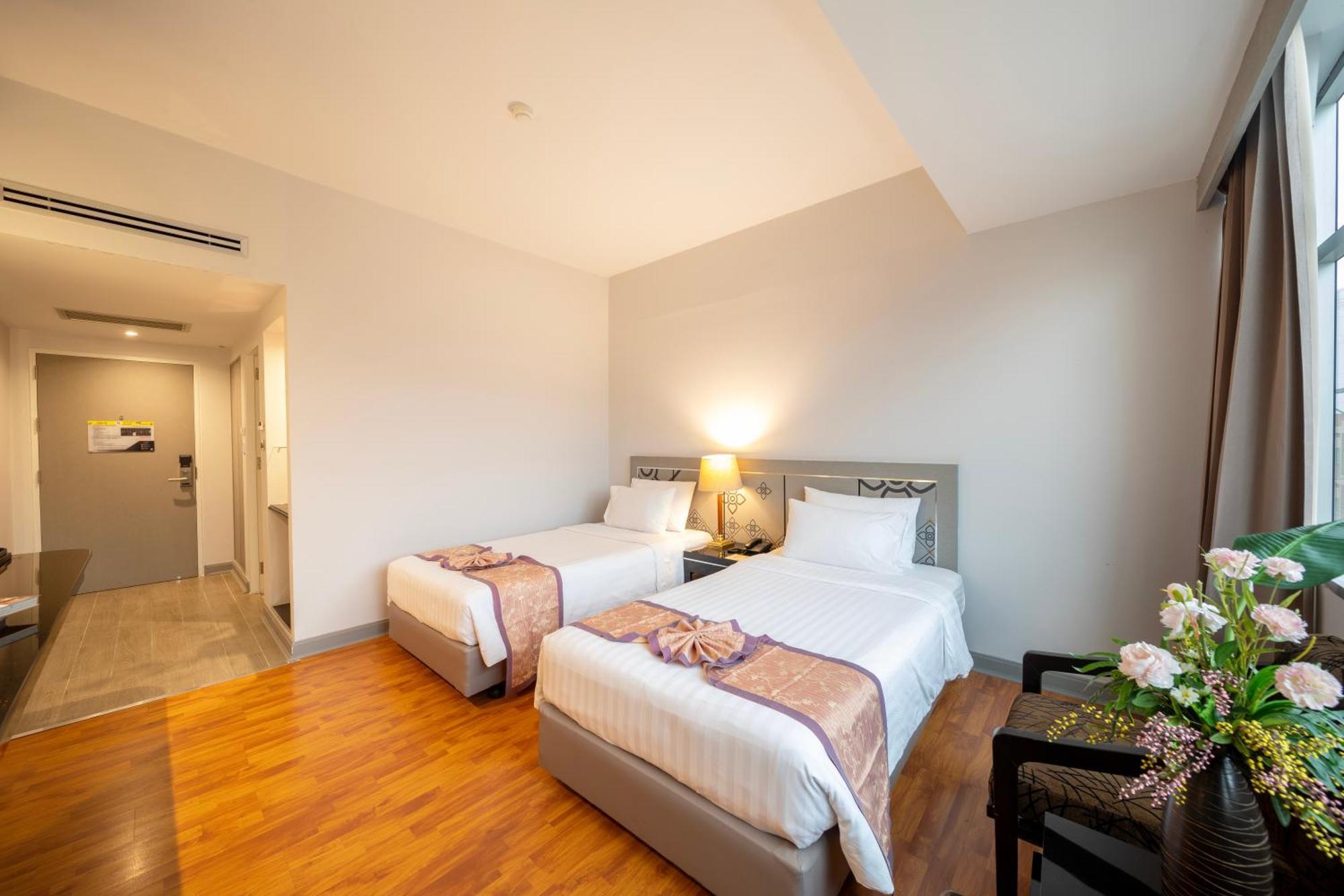 New Season Hotel Hatjaj Kültér fotó