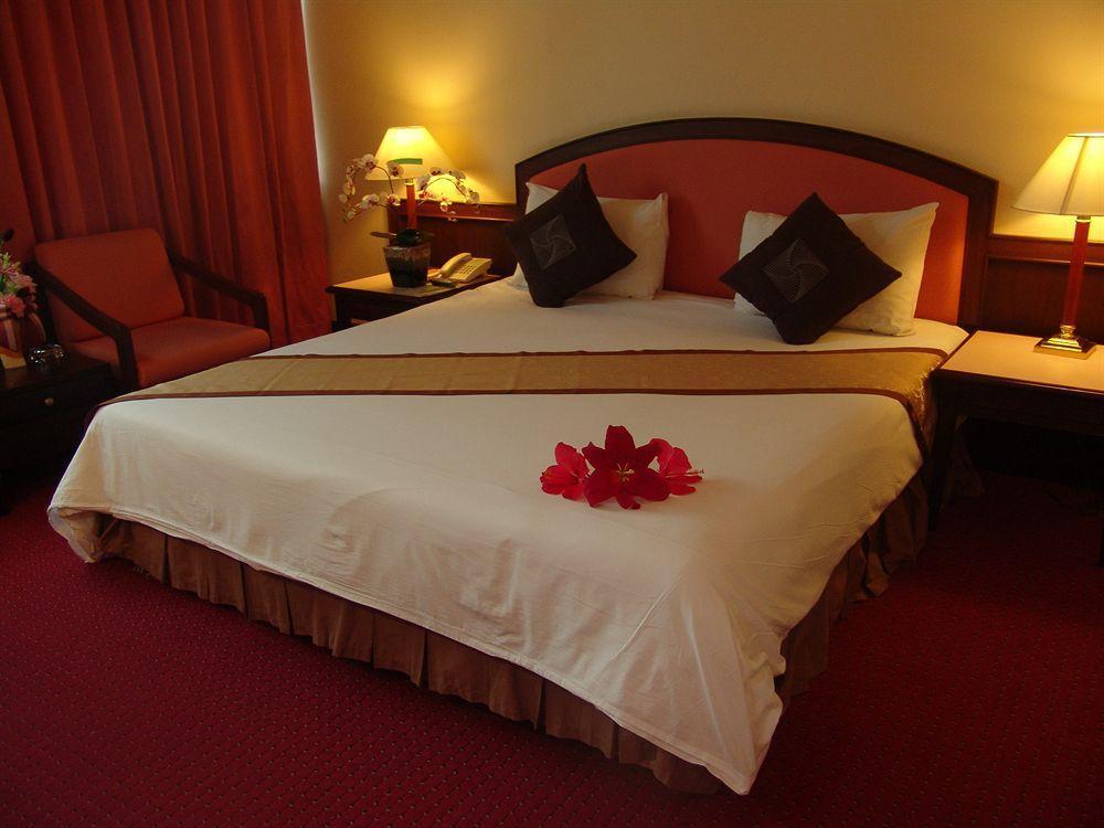 New Season Hotel Hatjaj Kültér fotó