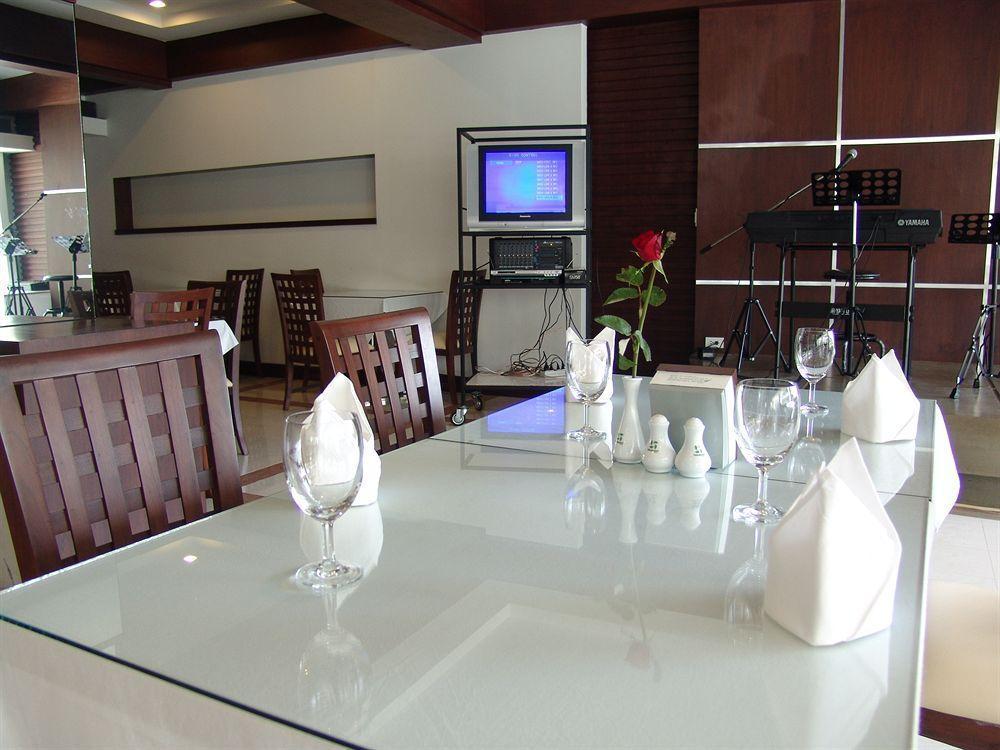 New Season Hotel Hatjaj Kültér fotó
