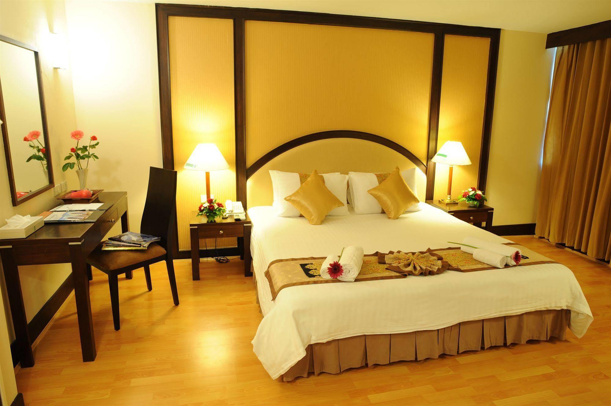 New Season Hotel Hatjaj Kültér fotó