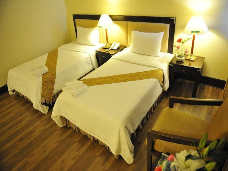 New Season Hotel Hatjaj Kültér fotó