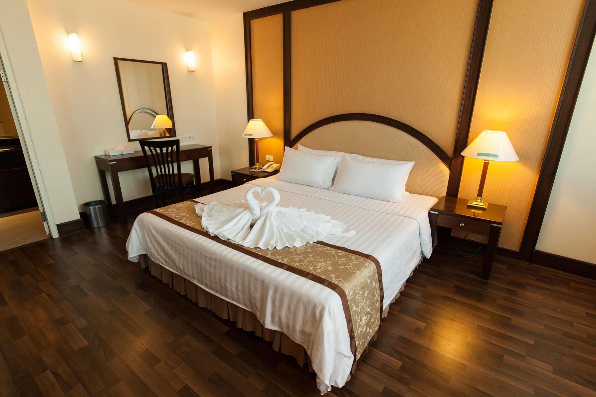 New Season Hotel Hatjaj Kültér fotó
